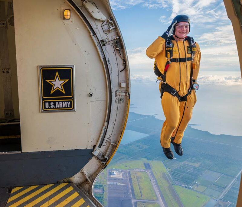 Impressive parachute display from U.S. Army at Homestead Air Reserve Base usaparacai 1 800x685 1