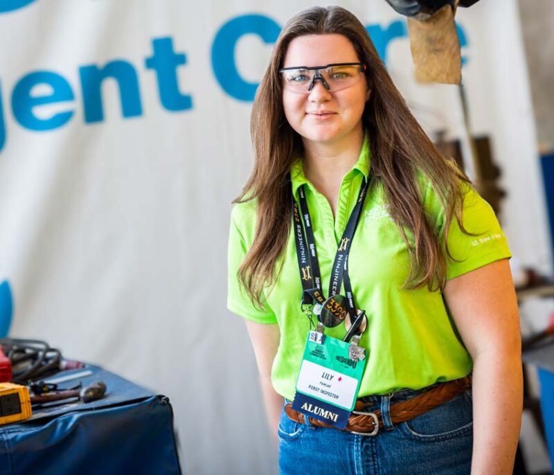 FPL engineer and former competitor helps students build award-winning robots ElizabethLilyPawlak 800x685 1